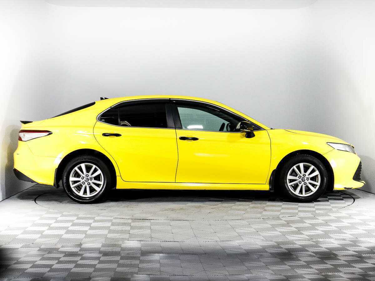 Toyota Camry с пробегом — 2021 год. Фото: #3