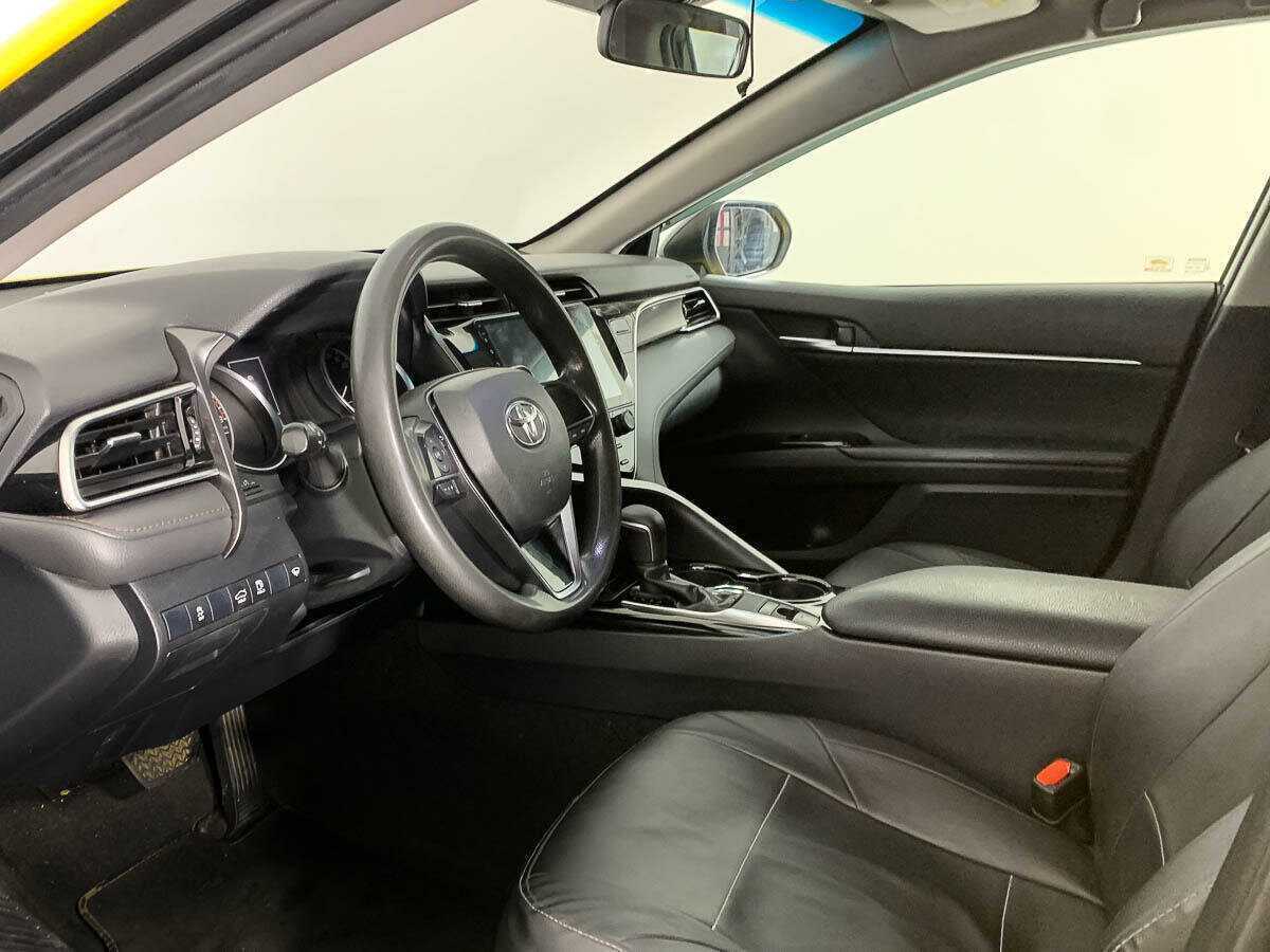 Toyota Camry с пробегом — 2021 год. Фото: #8