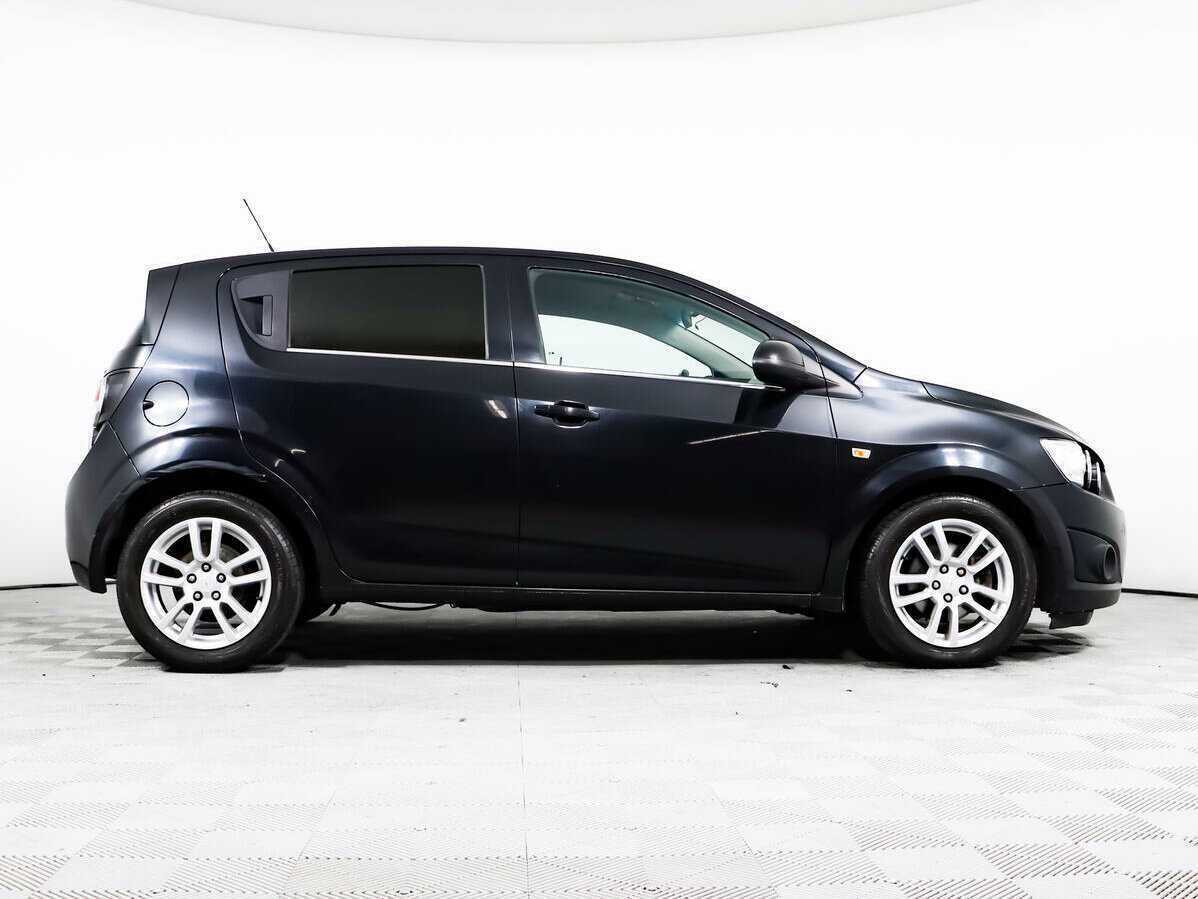 Chevrolet Aveo с пробегом — 2014 год. Фото: #3