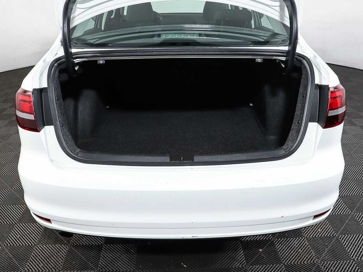 Volkswagen Jetta с пробегом — 2016 год. Фото: #3