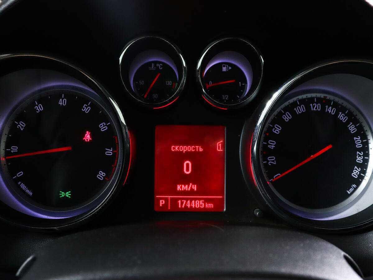 Opel Astra с пробегом — 2013 год. Фото: #8