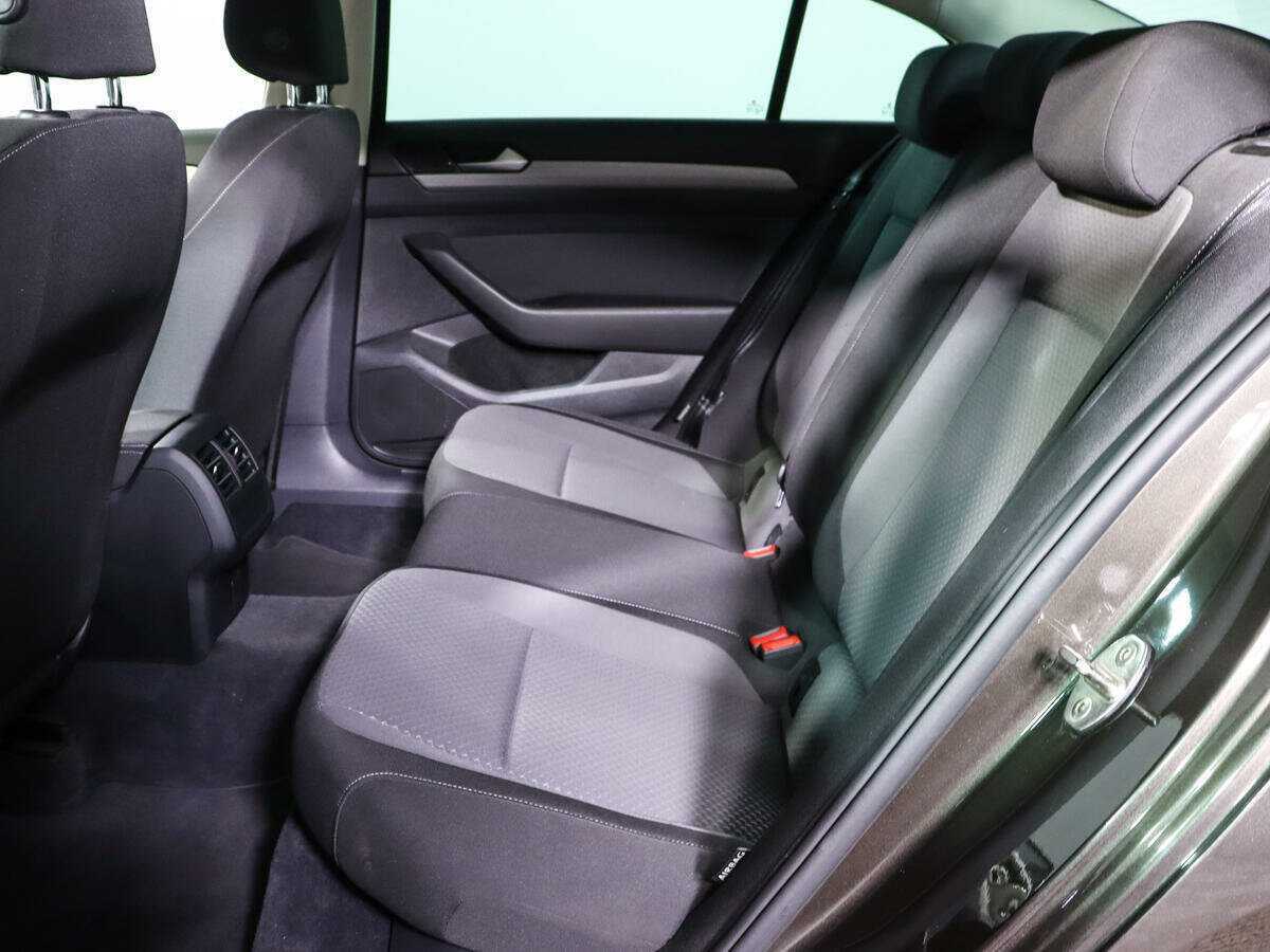 Volkswagen Passat с пробегом — 2016 год. Фото: #7