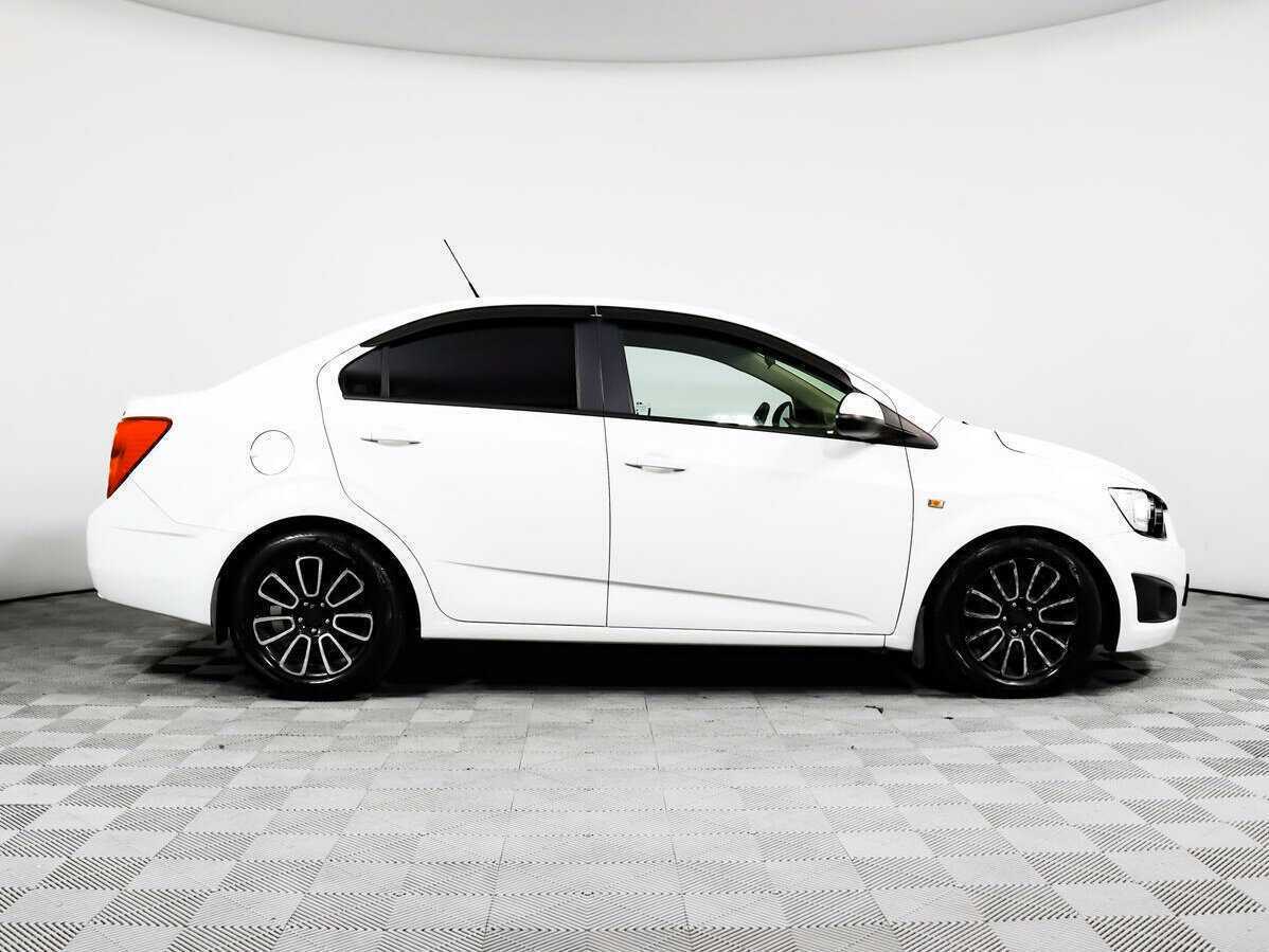 Chevrolet Aveo с пробегом — 2014 год. Фото: #3