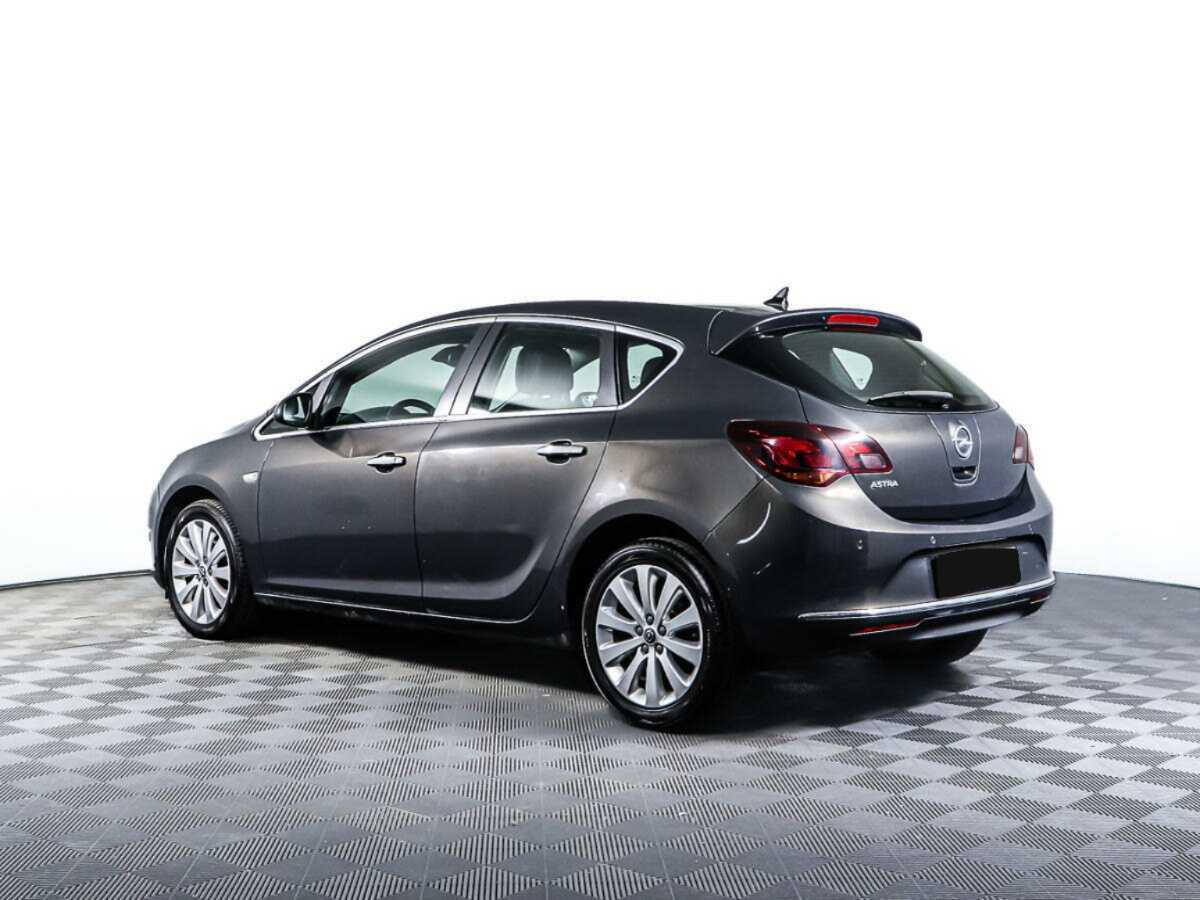 Opel Astra с пробегом — 2012 год. Фото: #6