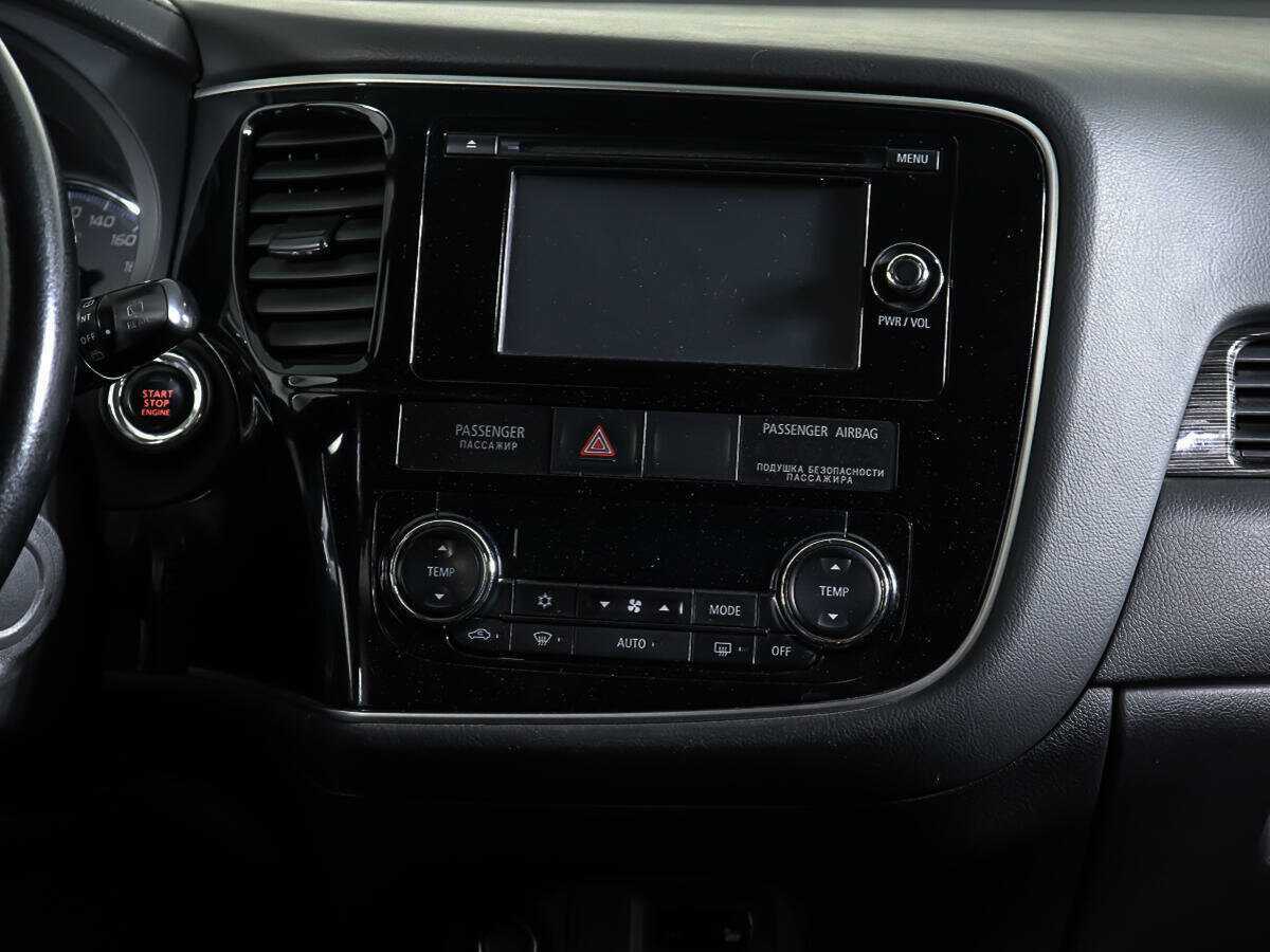 Mitsubishi Outlander с пробегом — 2015 год. Фото: #11