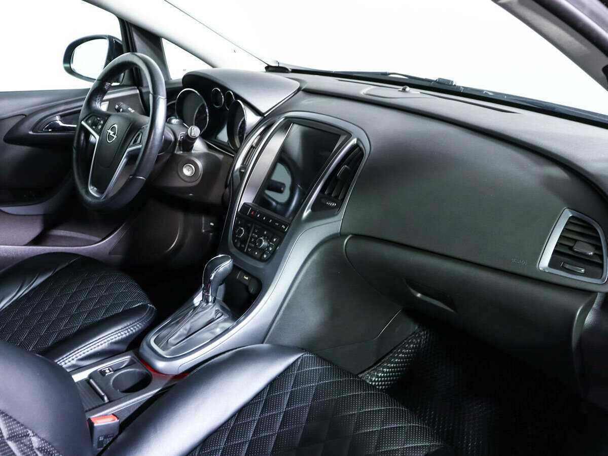 Opel Astra с пробегом — 2014 год. Фото: #6