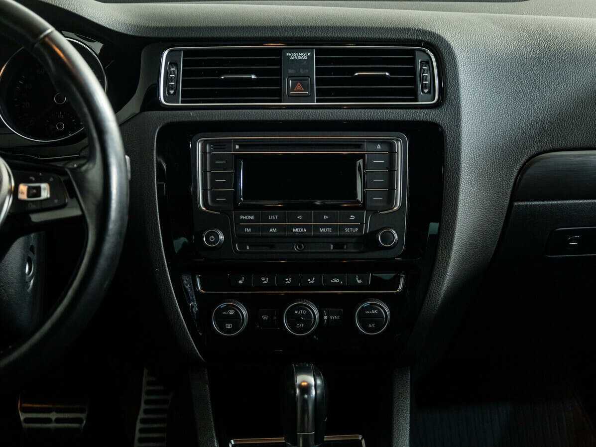 Volkswagen Jetta с пробегом — 2016 год. Фото: #12
