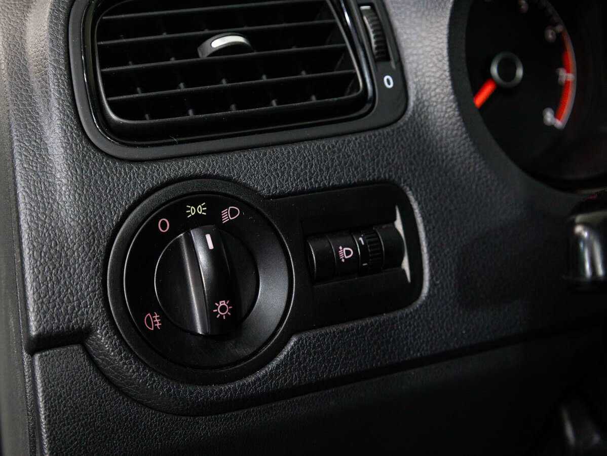 Volkswagen Polo с пробегом — 2015 год. Фото: #13