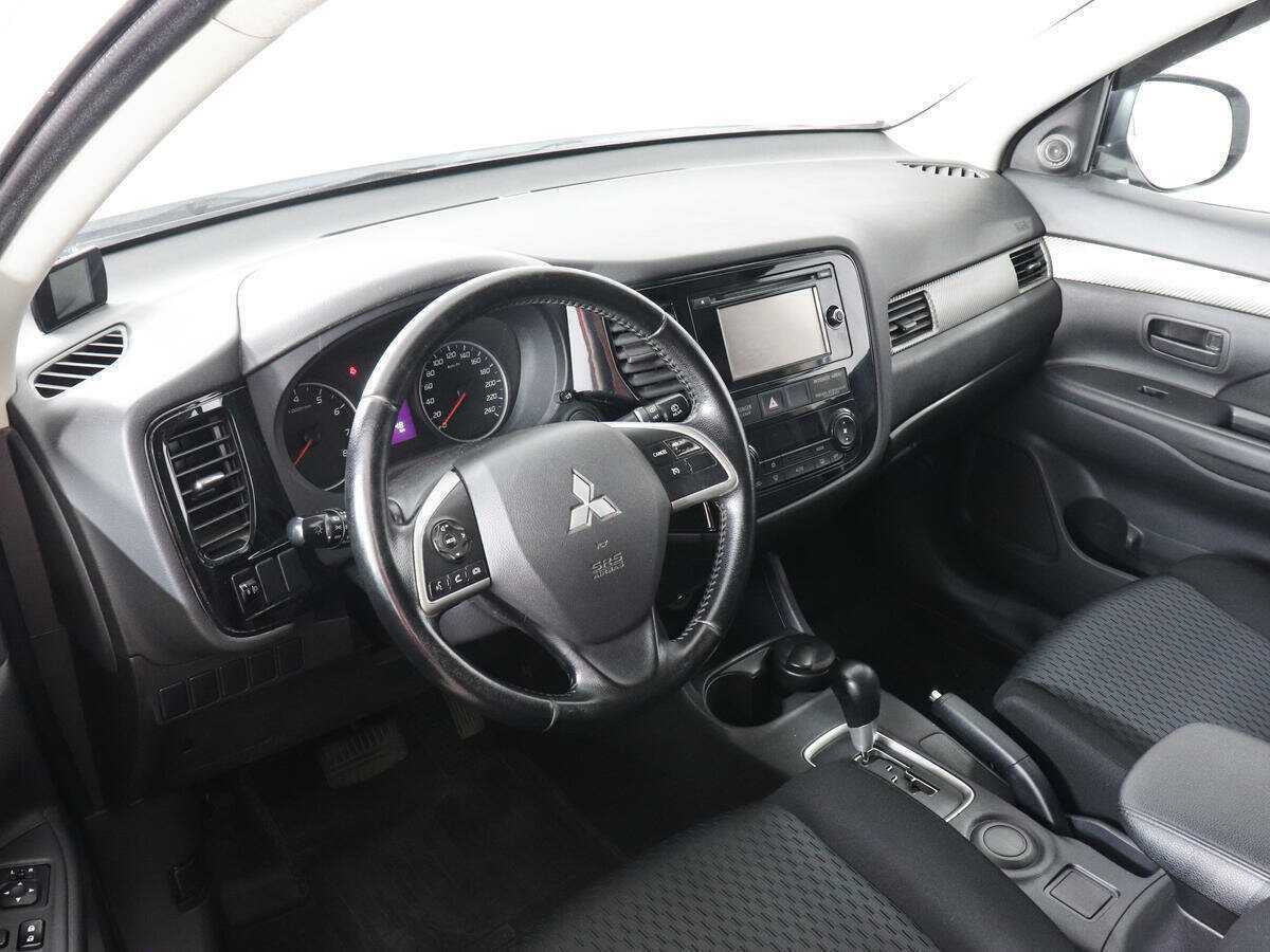 Mitsubishi Outlander с пробегом — 2014 год. Фото: #8