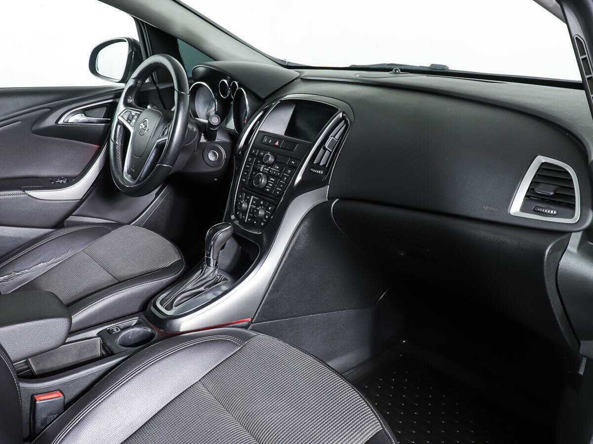 Opel Astra с пробегом — 2013 год. Фото: #7