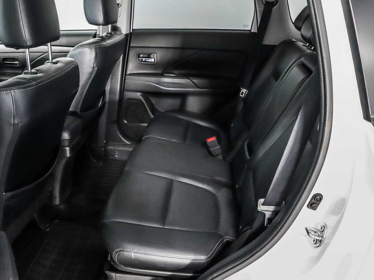 Mitsubishi Outlander с пробегом — 2014 год. Фото: #11