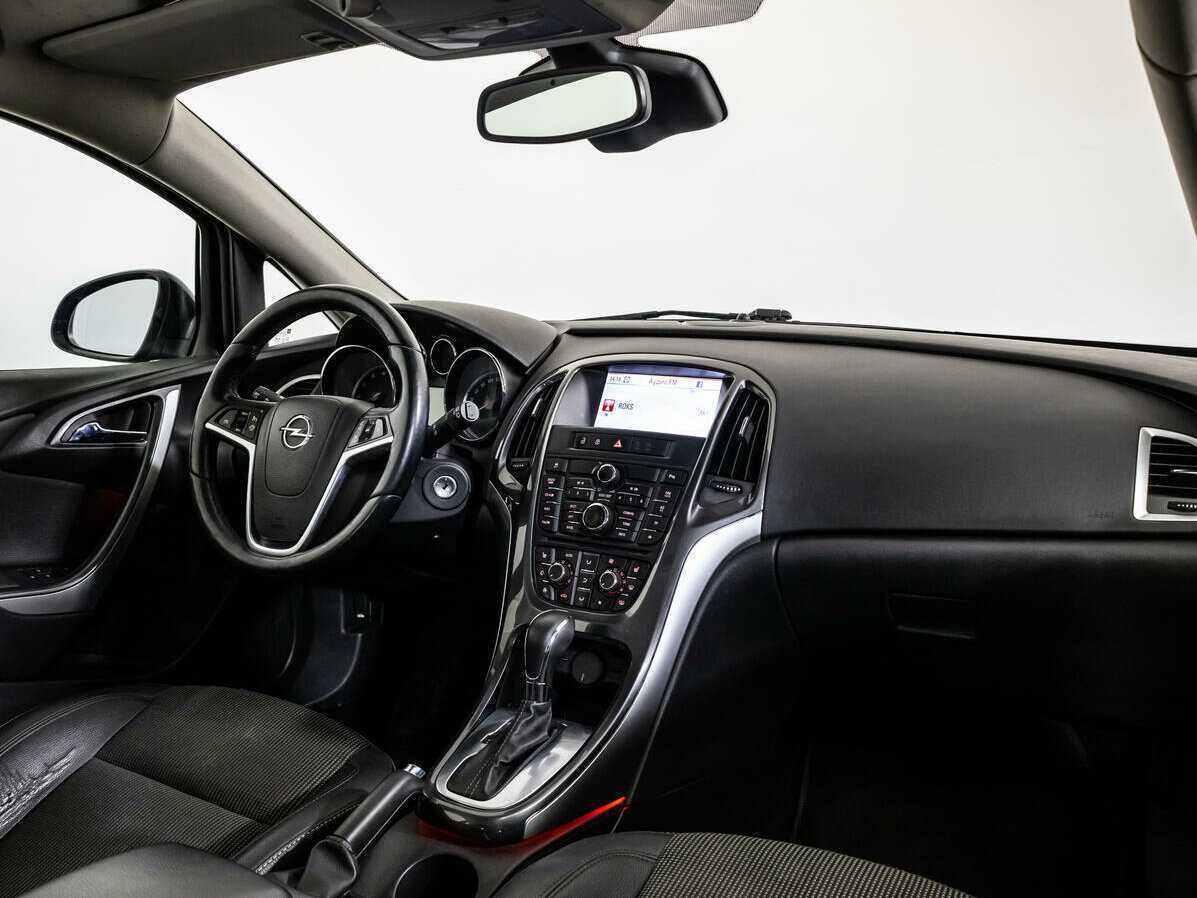 Opel Astra с пробегом — 2012 год. Фото: #6