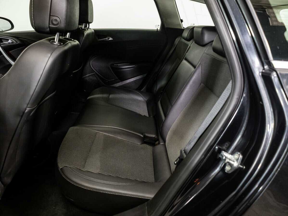 Opel Astra с пробегом — 2012 год. Фото: #7