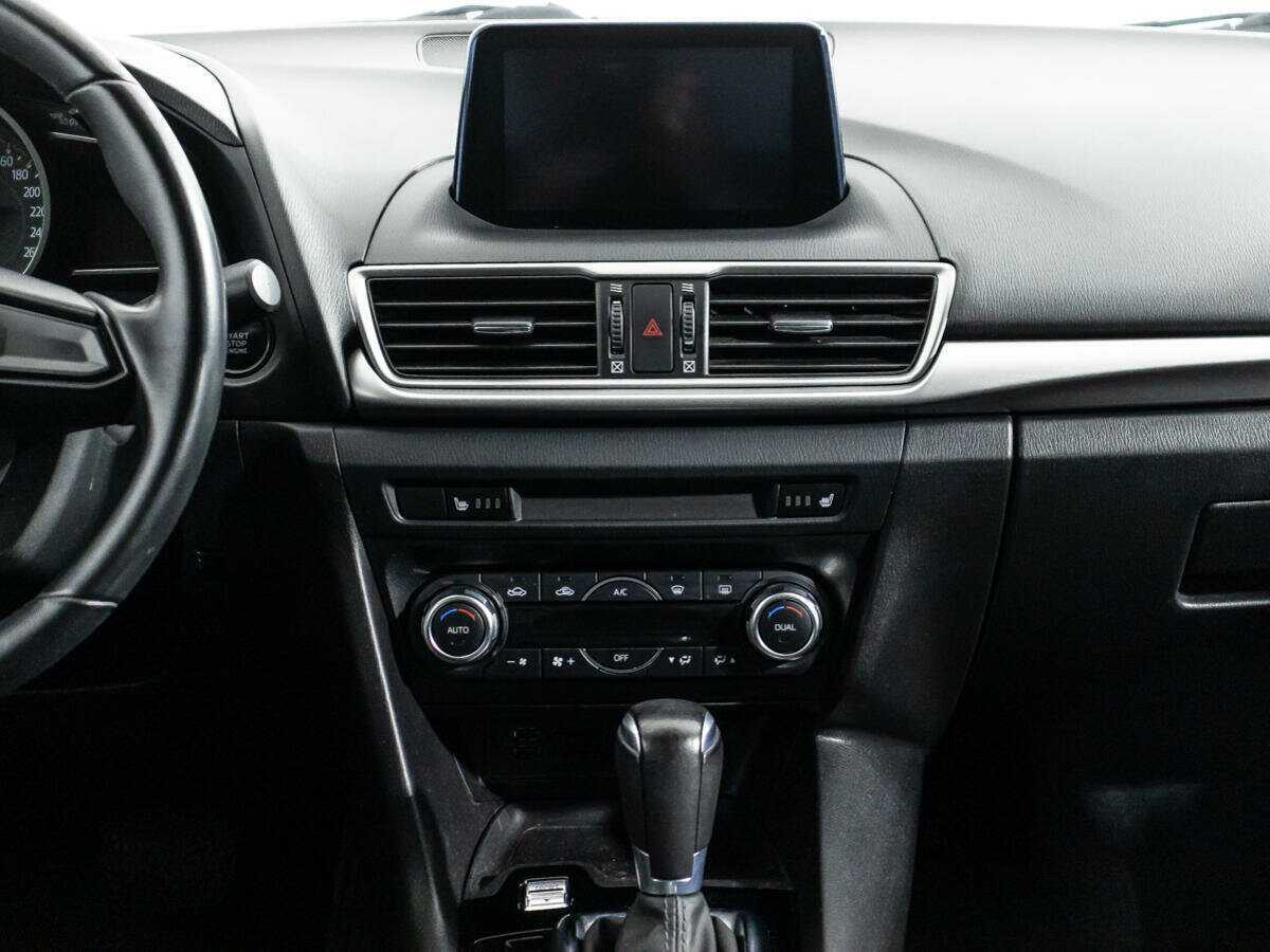 Mazda 3 с пробегом — 2016 год. Фото: #12