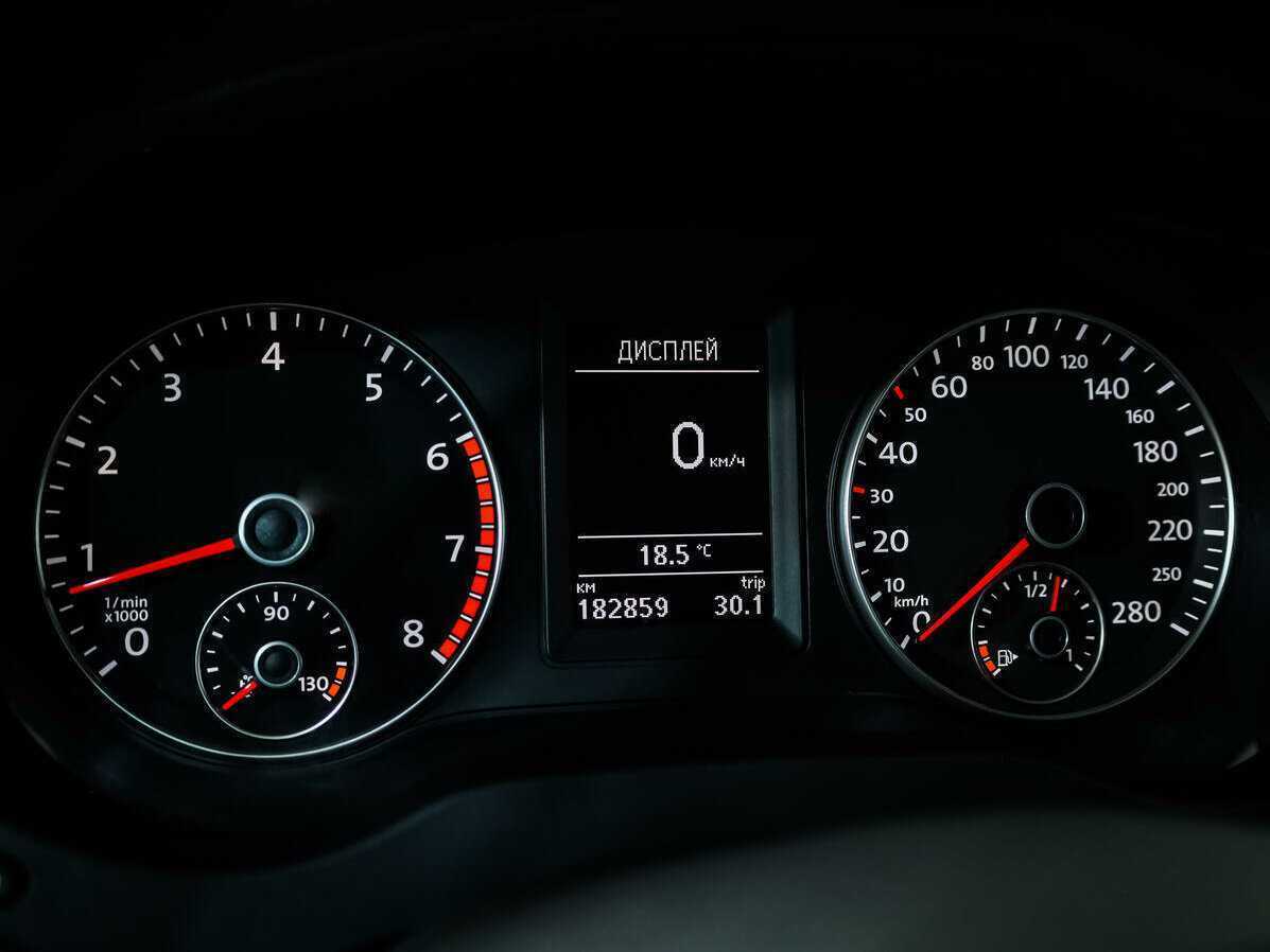 Volkswagen Jetta с пробегом — 2012 год. Фото: #14