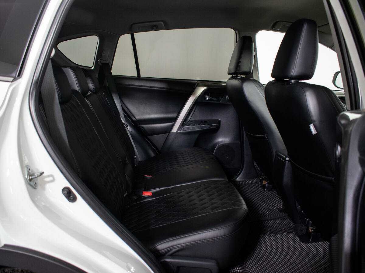 Toyota RAV4 с пробегом — 2013 год. Фото: #7