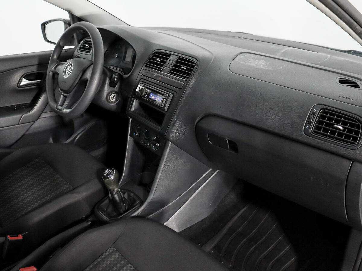Volkswagen Polo с пробегом — 2018 год. Фото: #8