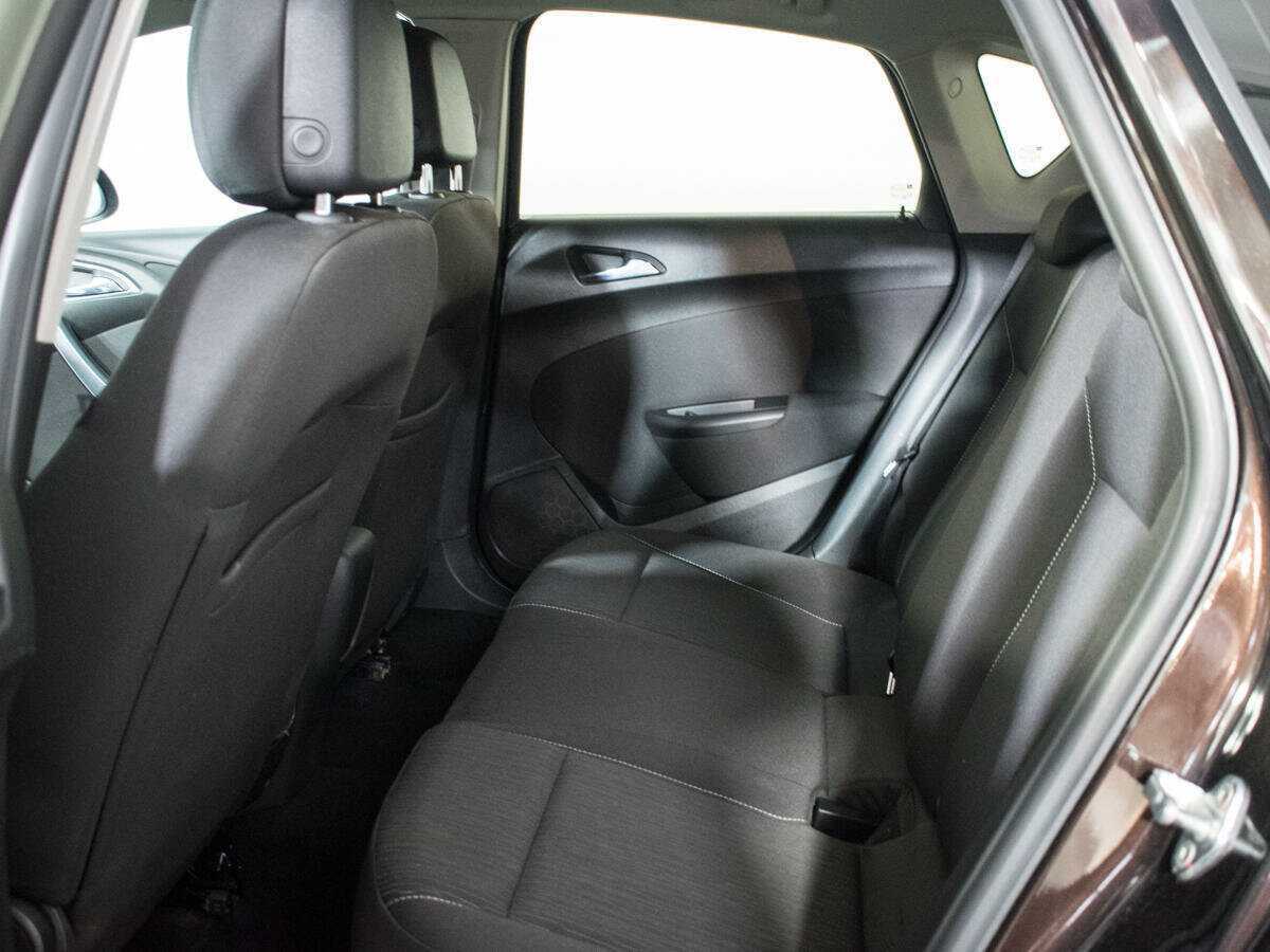 Opel Astra с пробегом — 2014 год. Фото: #9