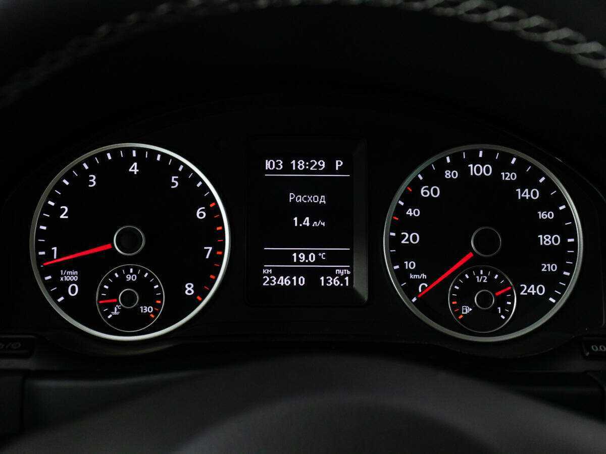 Volkswagen Tiguan с пробегом — 2015 год. Фото: #11