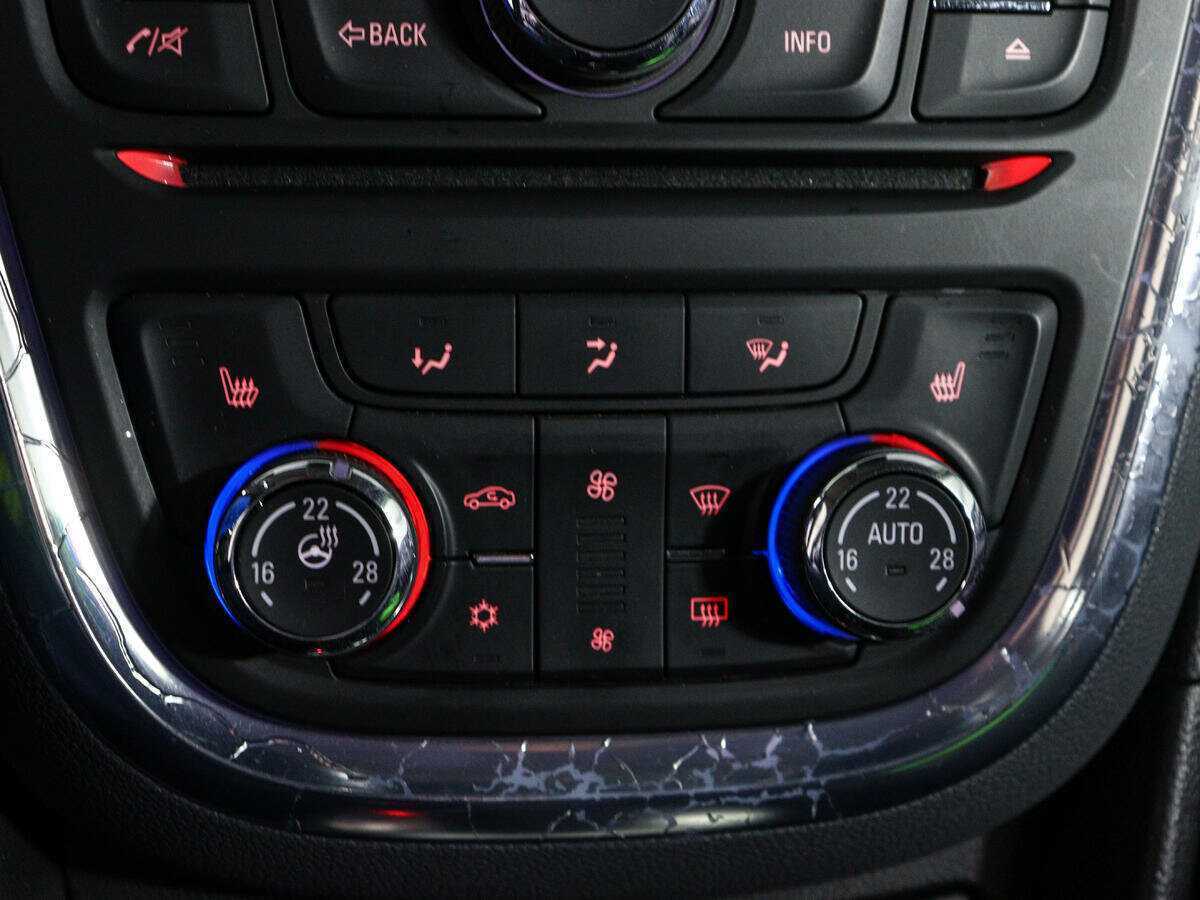 Opel Mokka с пробегом — 2014 год. Фото: #18