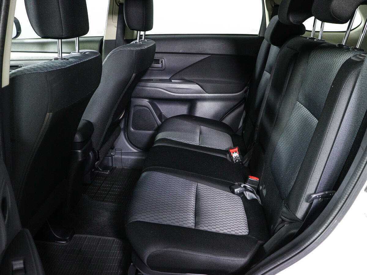 Mitsubishi Outlander с пробегом — 2013 год. Фото: #9