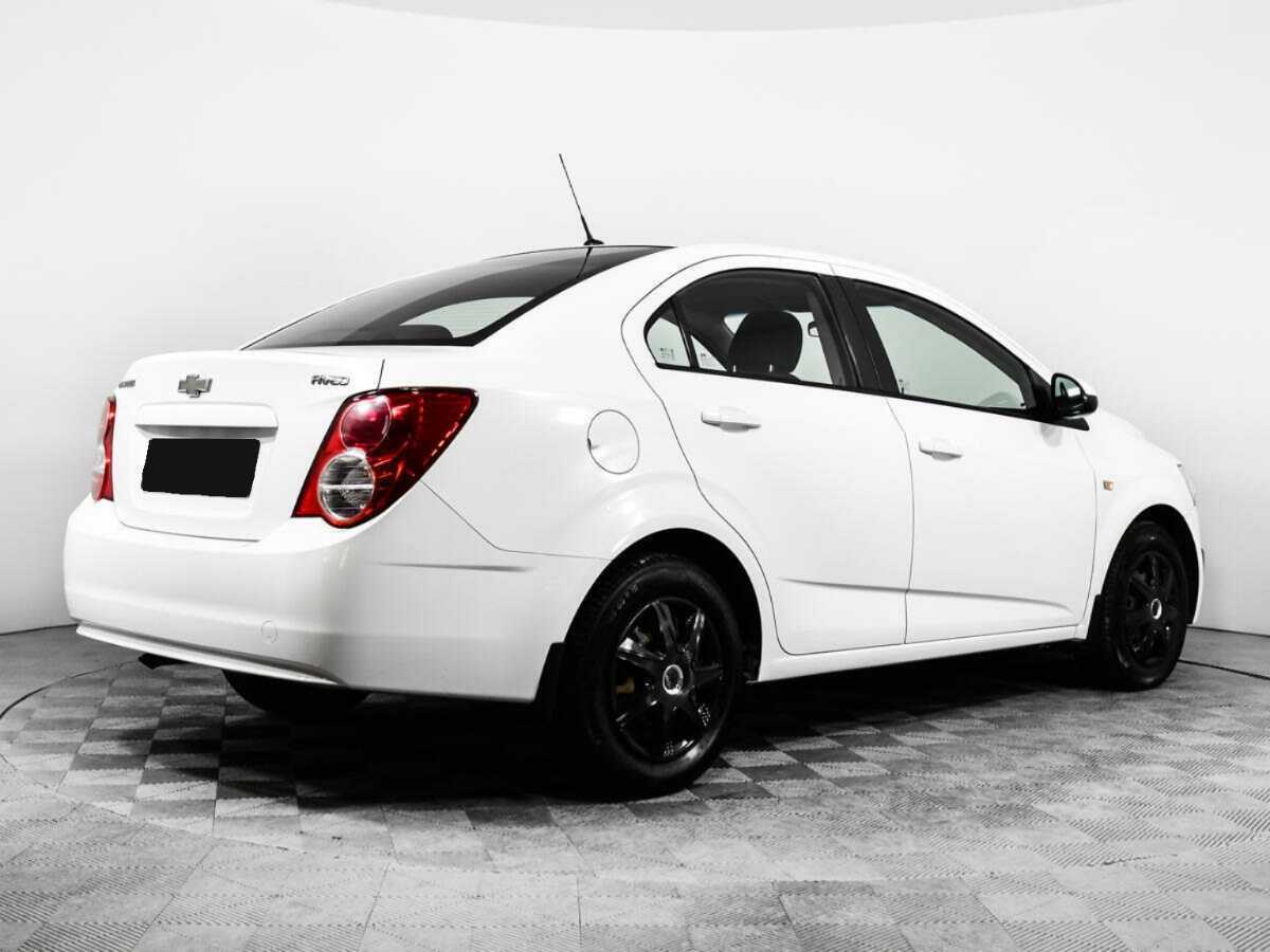 Chevrolet Aveo с пробегом — 2014 год. Фото: #3