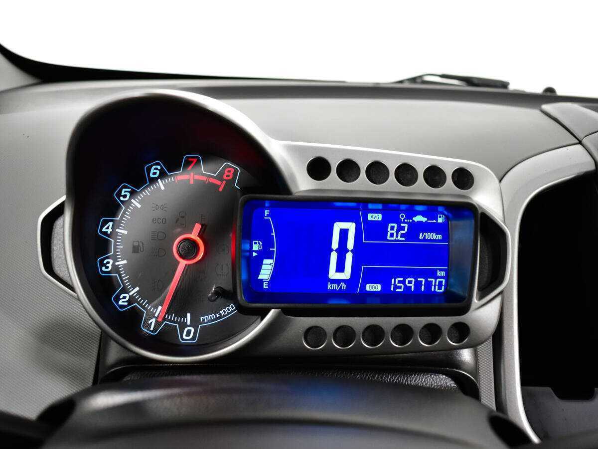 Chevrolet Aveo с пробегом — 2014 год. Фото: #8