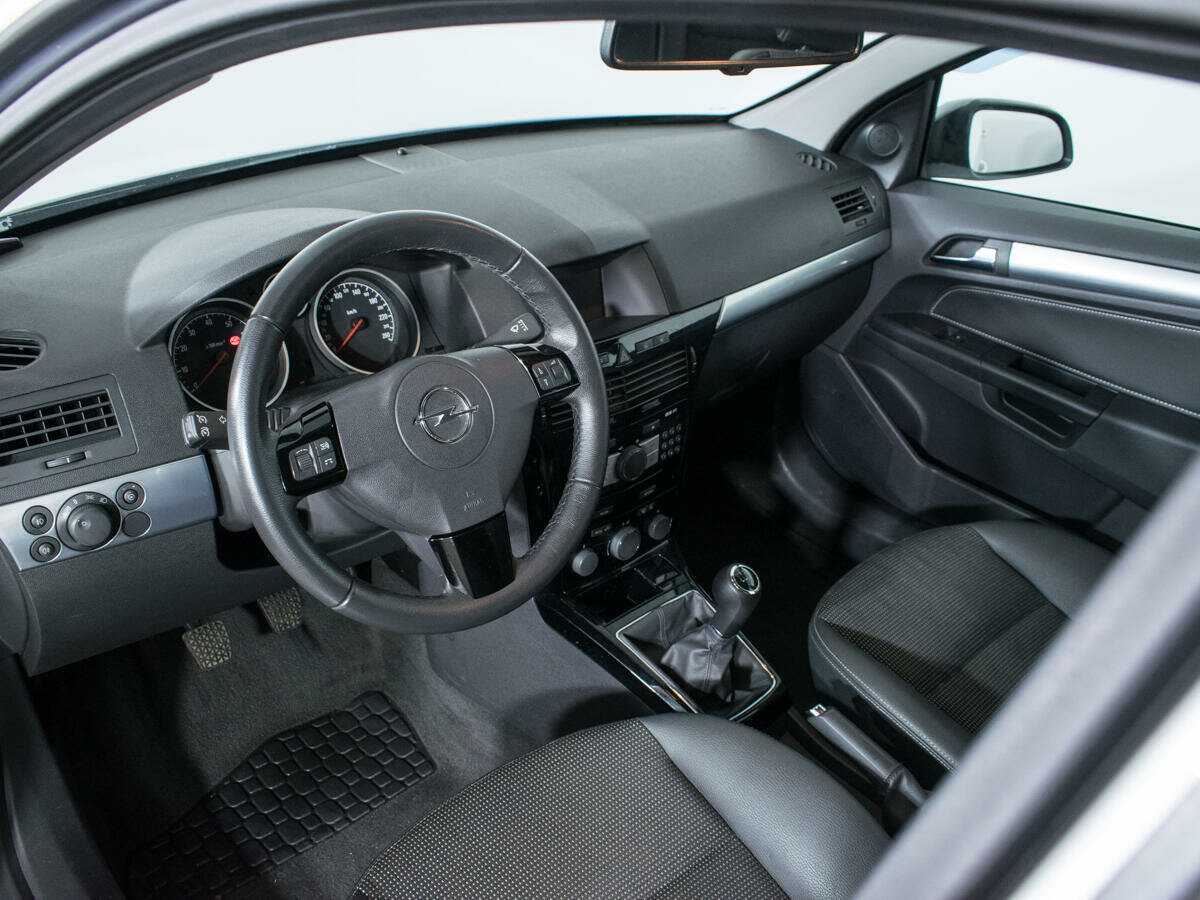 Opel Astra с пробегом — 2014 год. Фото: #12