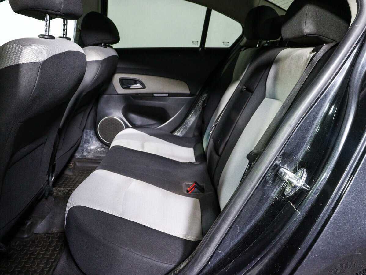 Chevrolet Cruze с пробегом — 2012 год. Фото: #9