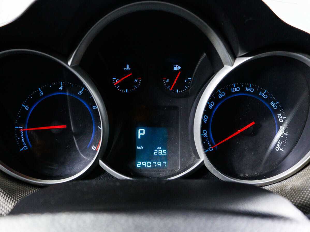 Chevrolet Cruze с пробегом — 2012 год. Фото: #10