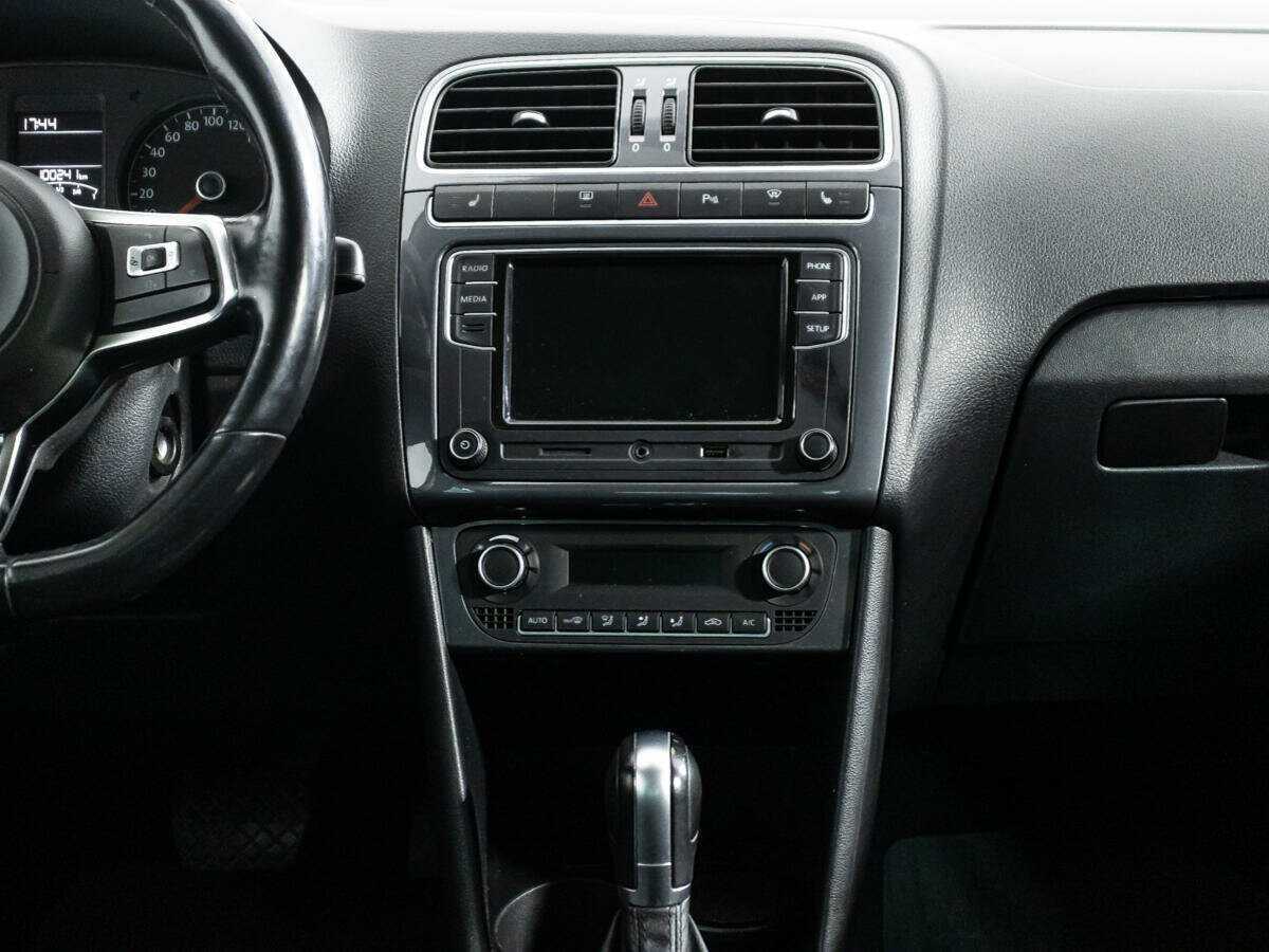 Volkswagen Polo с пробегом — 2019 год. Фото: #13