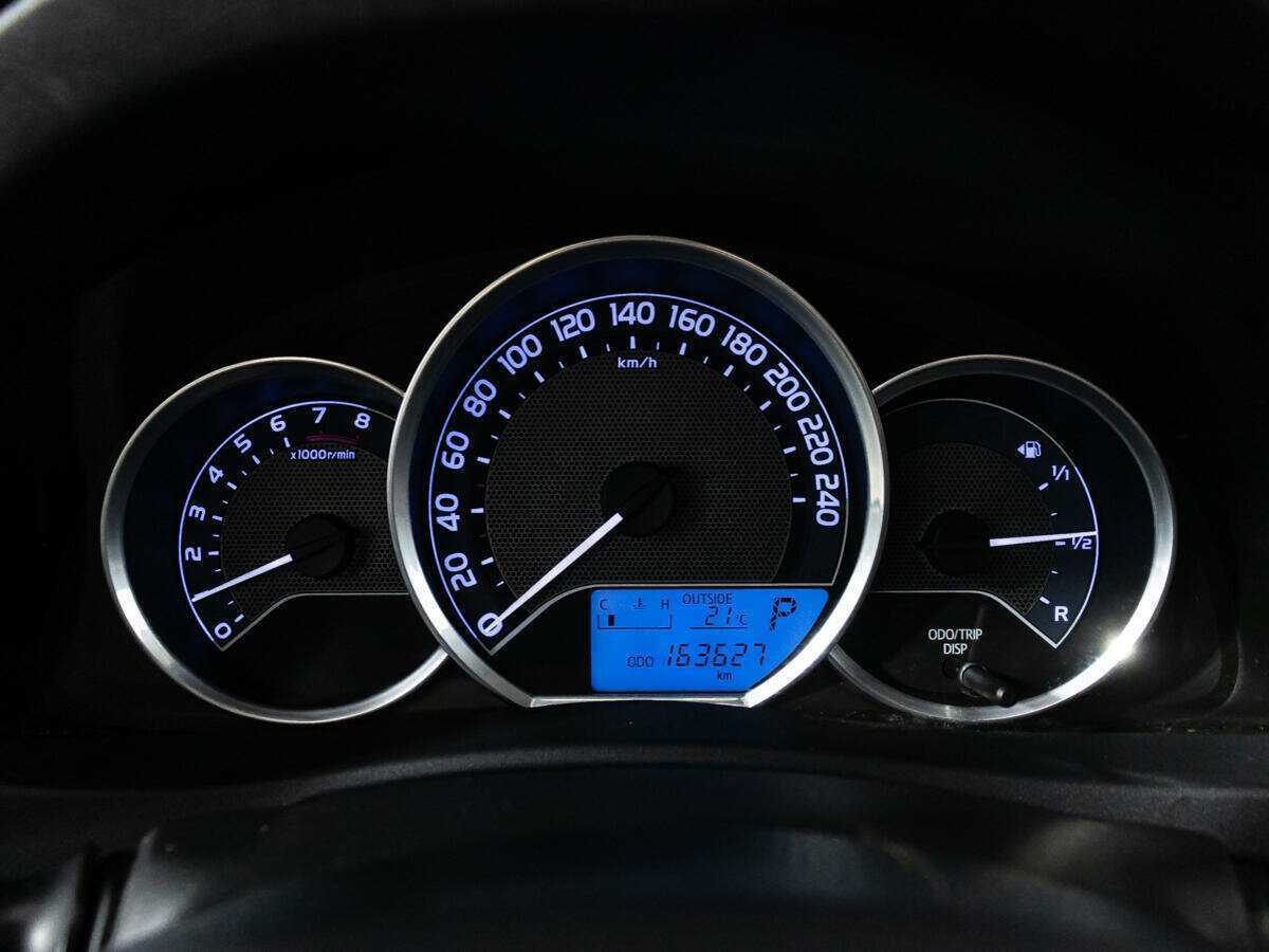 Toyota Auris с пробегом — 2013 год. Фото: #11