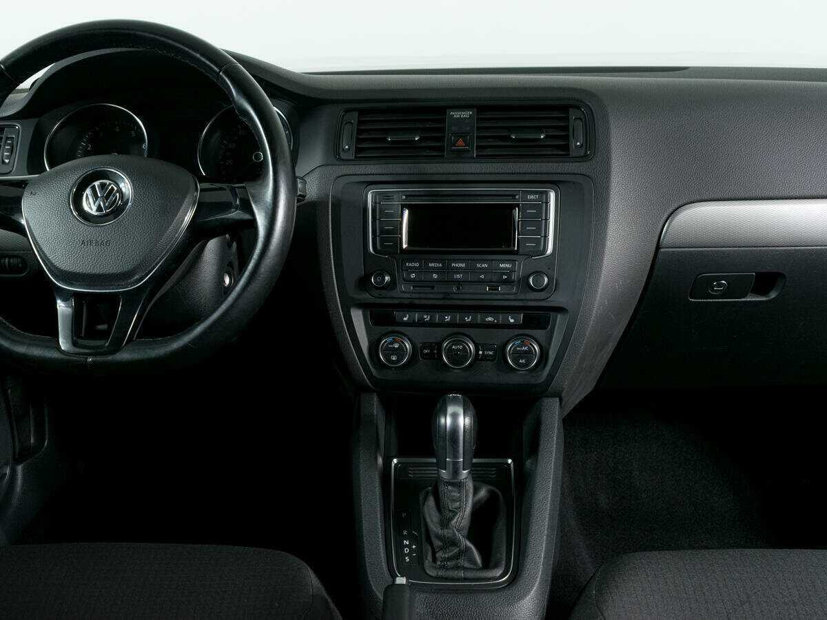 Volkswagen Jetta с пробегом — 2016 год. Фото: #7