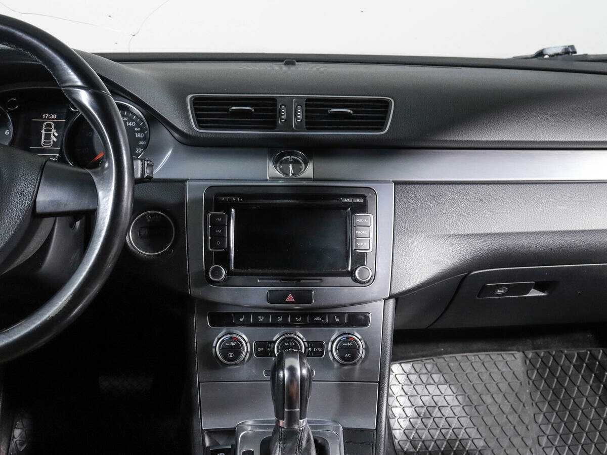 Volkswagen Passat CC с пробегом — 2013 год. Фото: #10