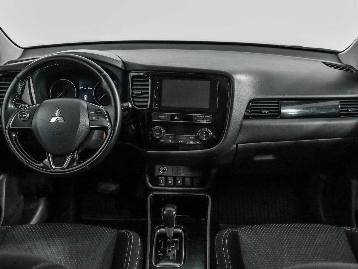 Mitsubishi Outlander с пробегом — 2018 год. Фото: #11