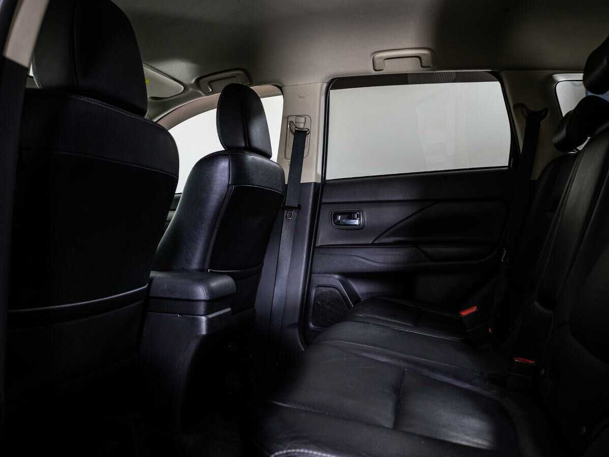 Mitsubishi Outlander с пробегом — 2012 год. Фото: #10