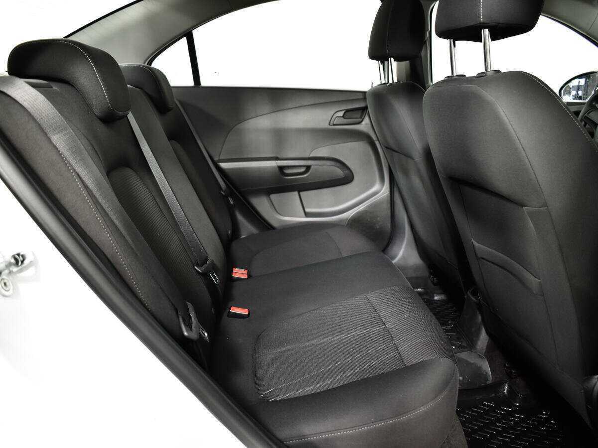 Chevrolet Aveo с пробегом — 2012 год. Фото: #9