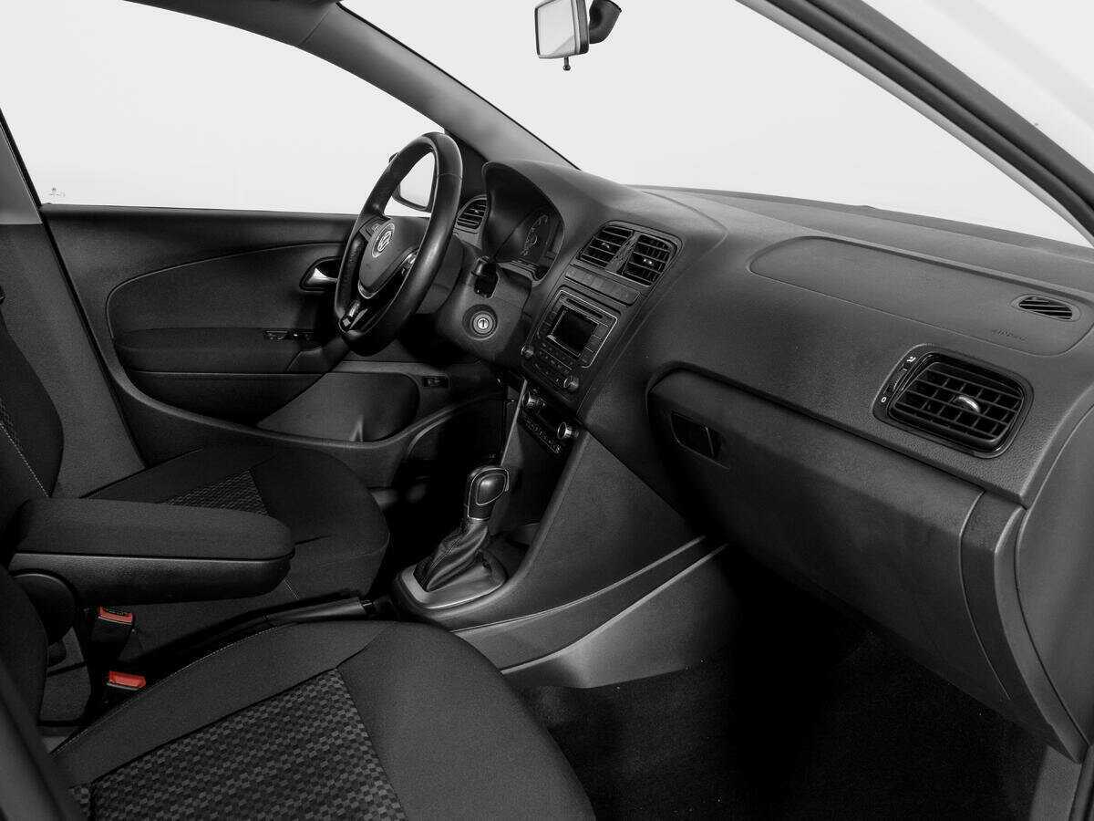 Volkswagen Polo с пробегом — 2017 год. Фото: #8