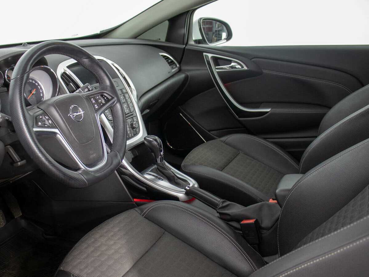 Opel Astra с пробегом — 2014 год. Фото: #9