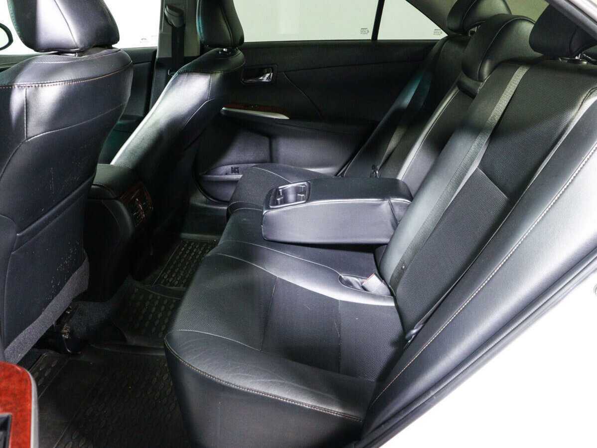 Toyota Camry с пробегом — 2014 год. Фото: #9