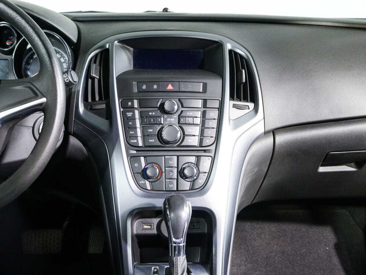 Opel Astra с пробегом — 2012 год. Фото: #12