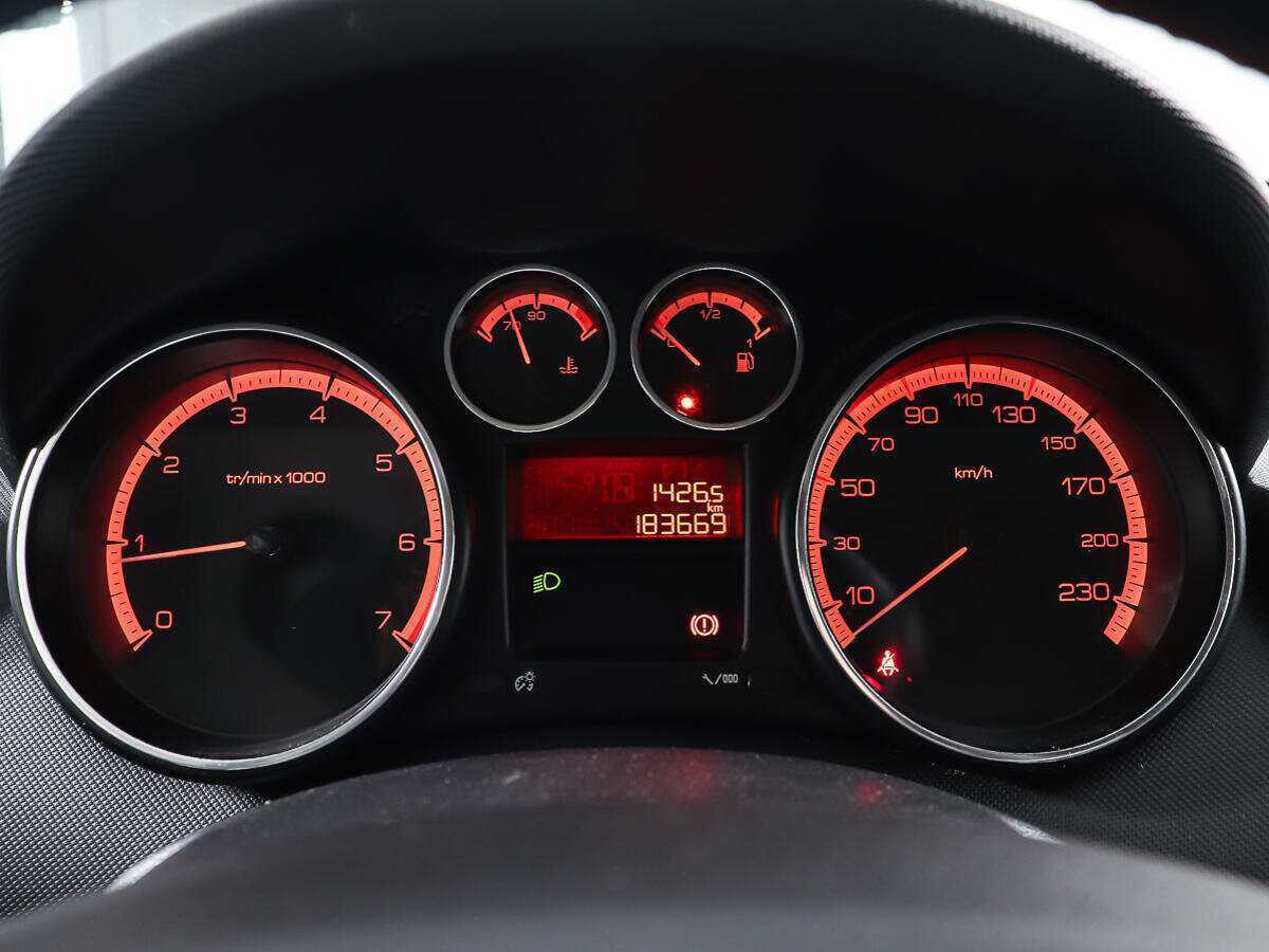 Peugeot 408 с пробегом — 2014 год. Фото: #12