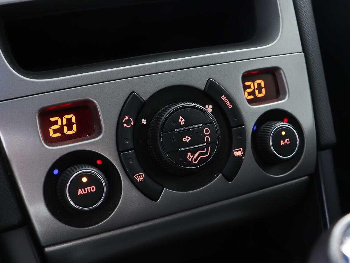 Peugeot 408 с пробегом — 2014 год. Фото: #14