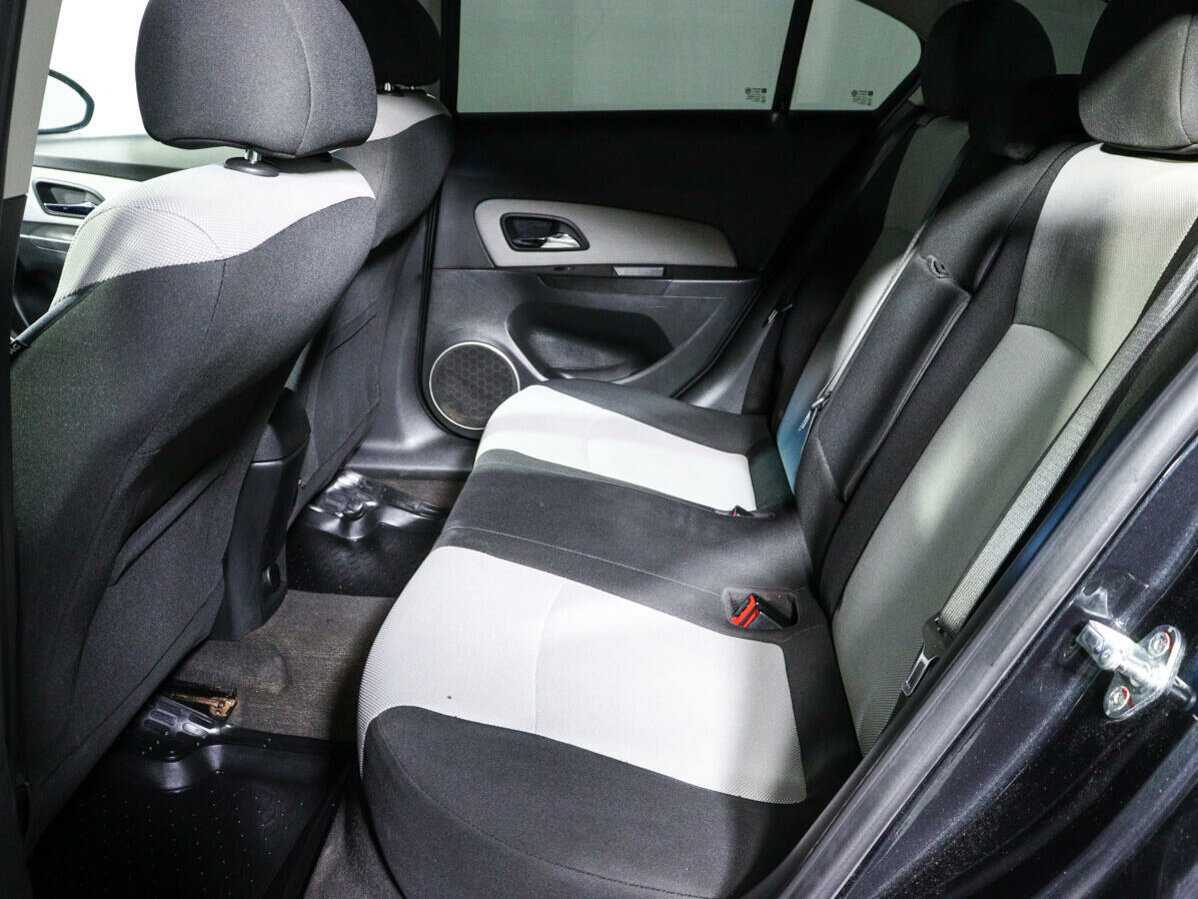 Chevrolet Cruze с пробегом — 2012 год. Фото: #9