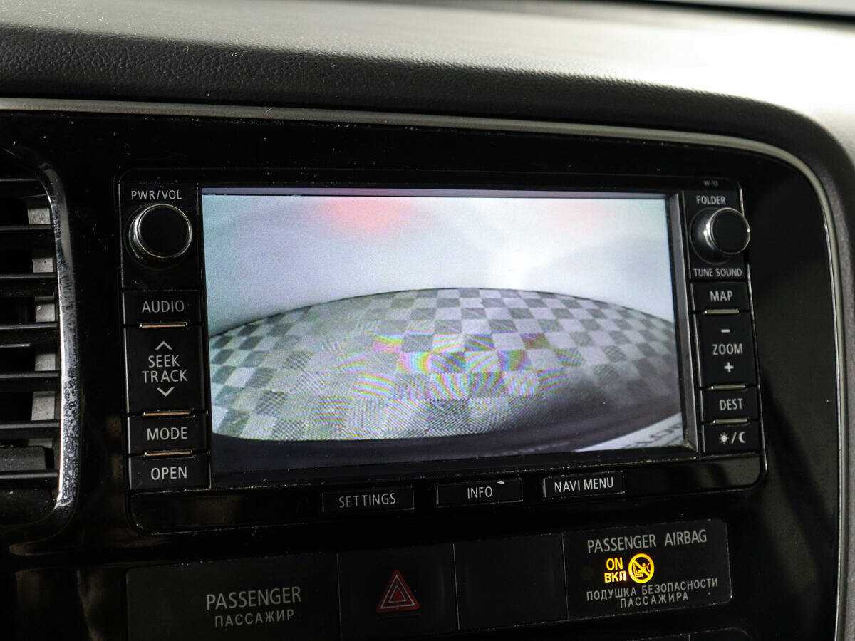 Mitsubishi Outlander с пробегом — 2015 год. Фото: #12