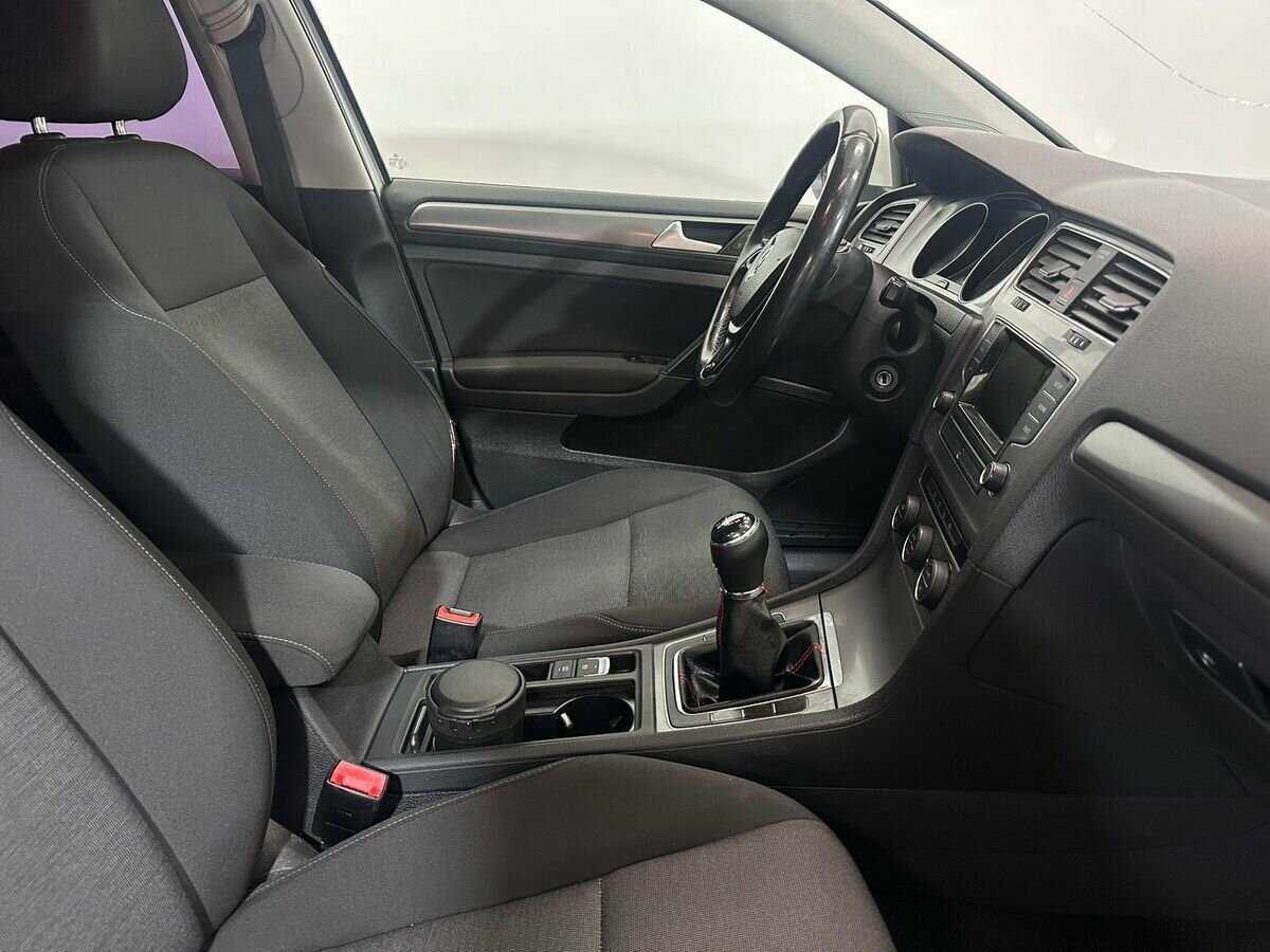 Volkswagen Golf с пробегом — 2013 год. Фото: #9