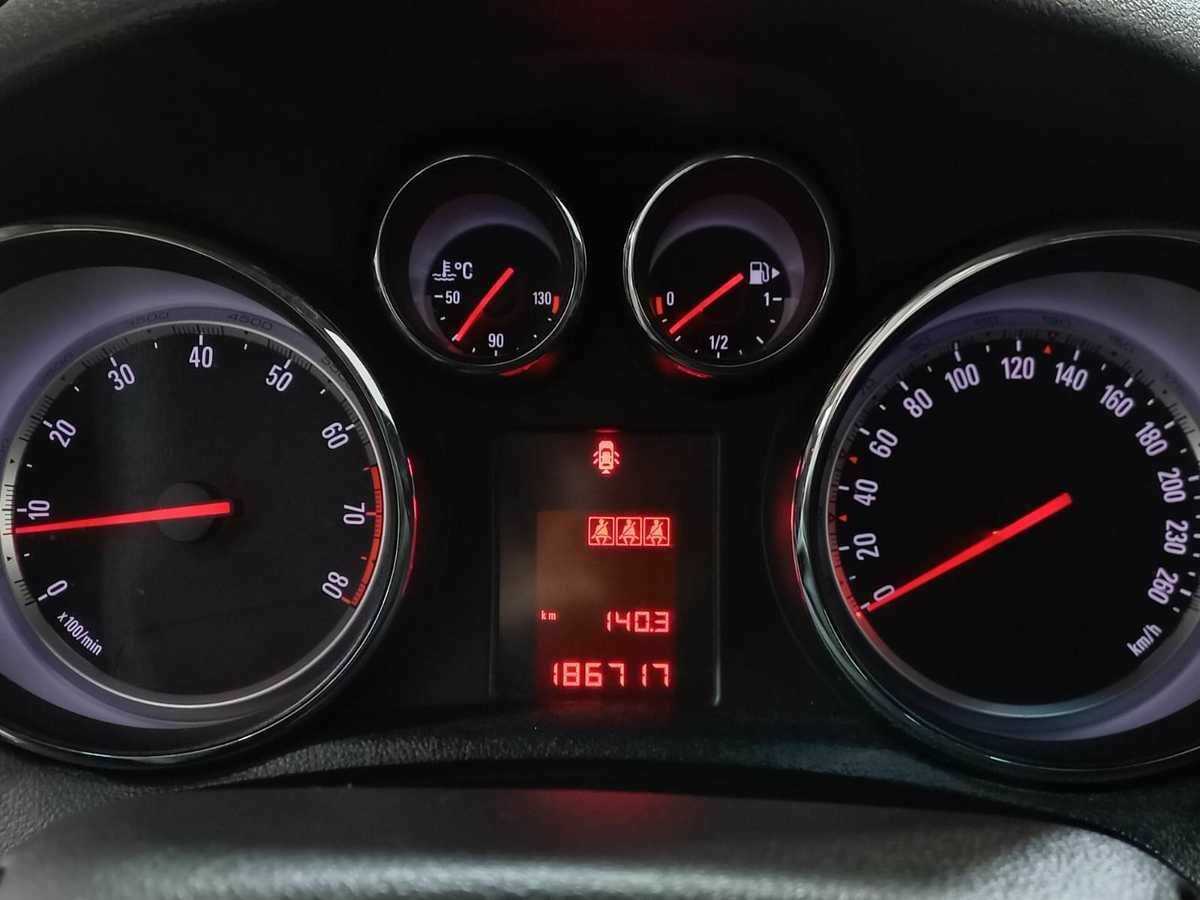 Opel Mokka с пробегом — 2014 год. Фото: #12