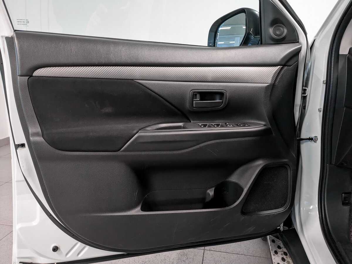 Mitsubishi Outlander с пробегом — 2017 год. Фото: #15