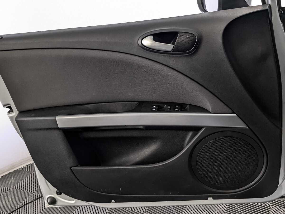 SEAT Leon с пробегом — 2012 год. Фото: #14