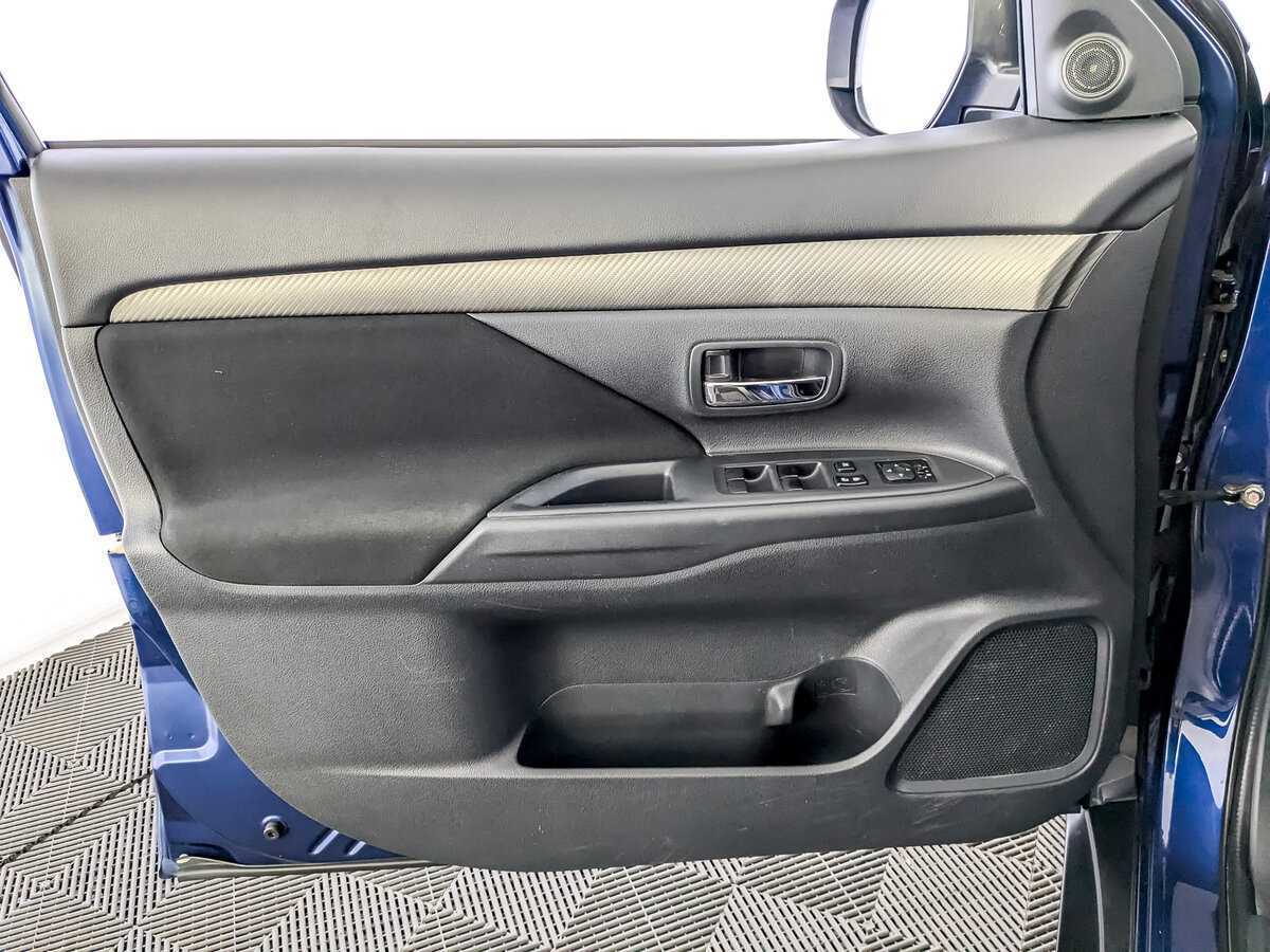 Mitsubishi Outlander с пробегом — 2014 год. Фото: #14